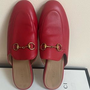 Authentic Gucci mules in good condition. Size 37